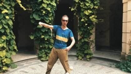 2 Poi 1 Hand – The Superman